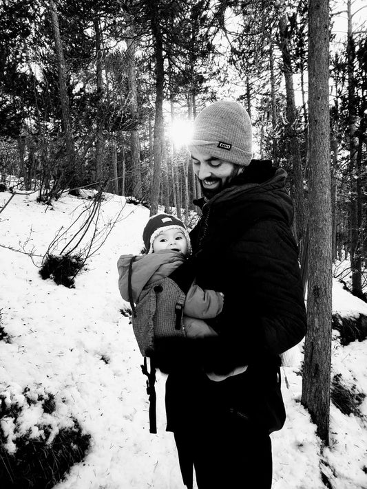Le portage physiologique du bébé, bénéfique à son développement