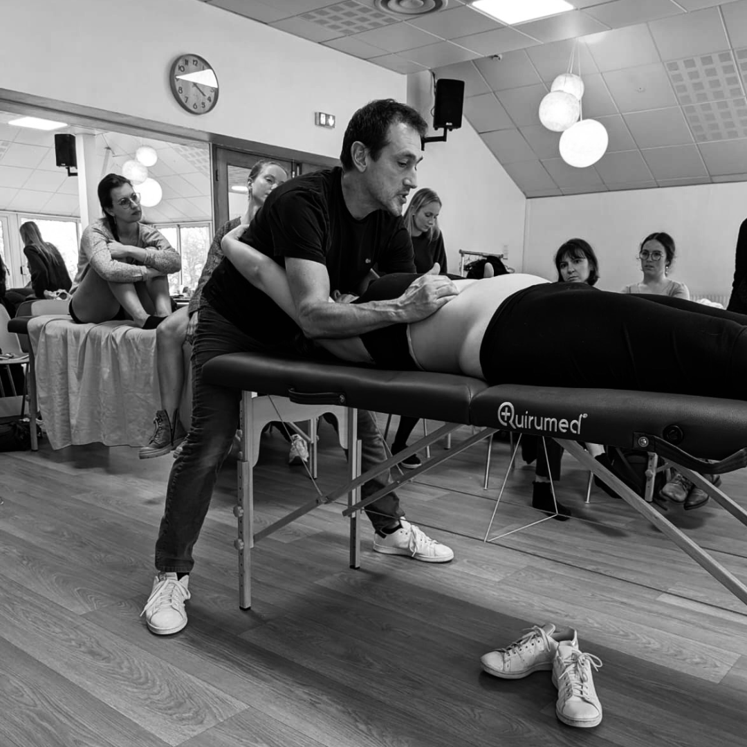 Technique ostéopathique sur la femme enceinte